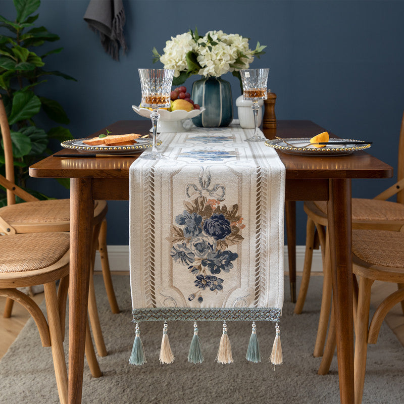 How to Style a Floral Table Runner for an Effortlessly Elegant Home